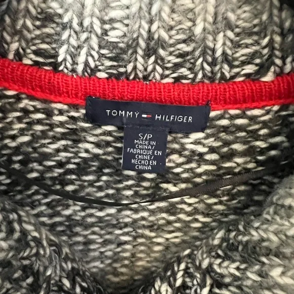 Tommy Hilfiger women's Wool Blend toggle closures Cardigan
Oversized - Picture 3 of 4